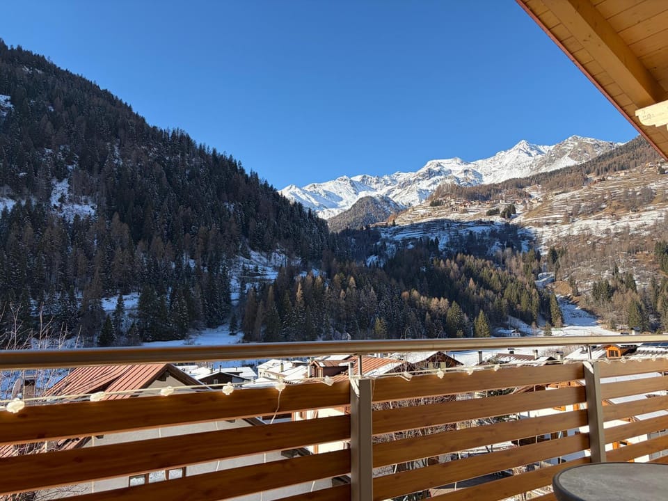 Balcony/Terrace, Mountain view