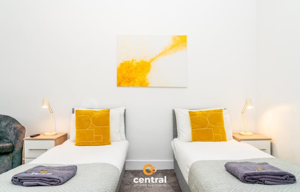 Bed, Seating area, Bedroom