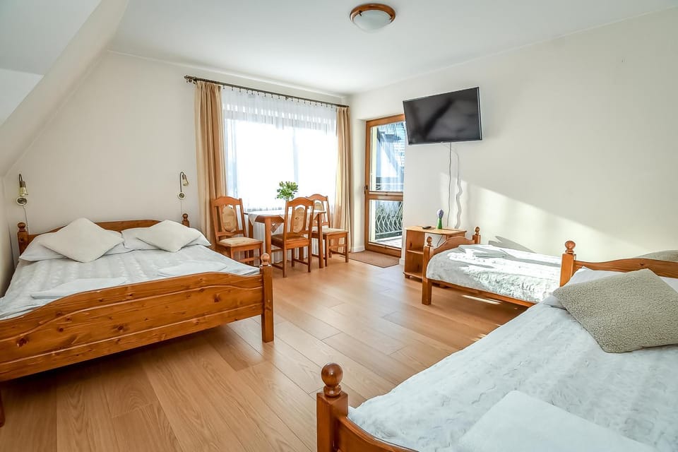 Bed, Photo of the whole room, Seating area, Bedroom