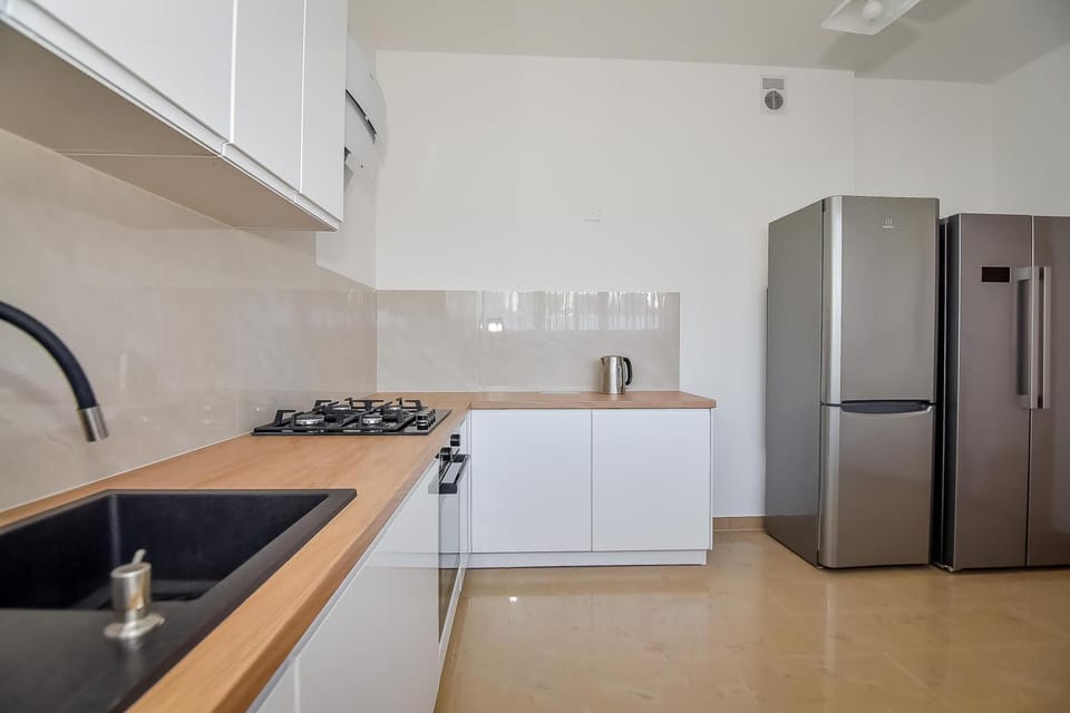 Kitchen or kitchenette, oven, stove