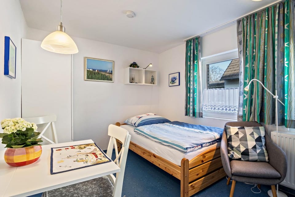 Property building, Living room, Bedroom