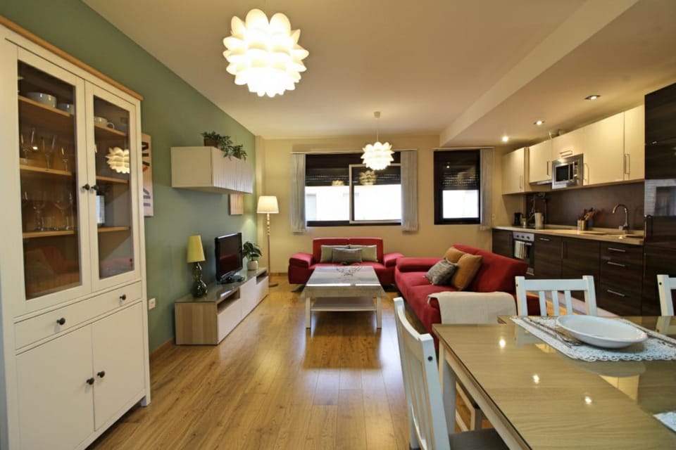 TV and multimedia, Kitchen or kitchenette, Seating area