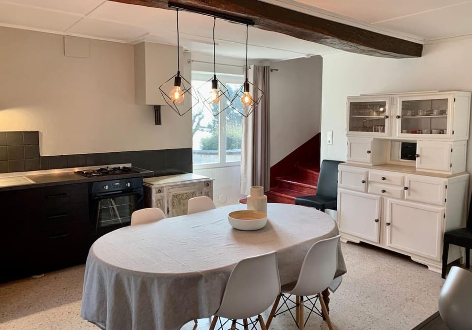Dining area, kitchen