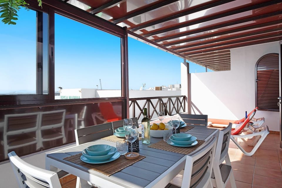Property building, Balcony/Terrace, Living room