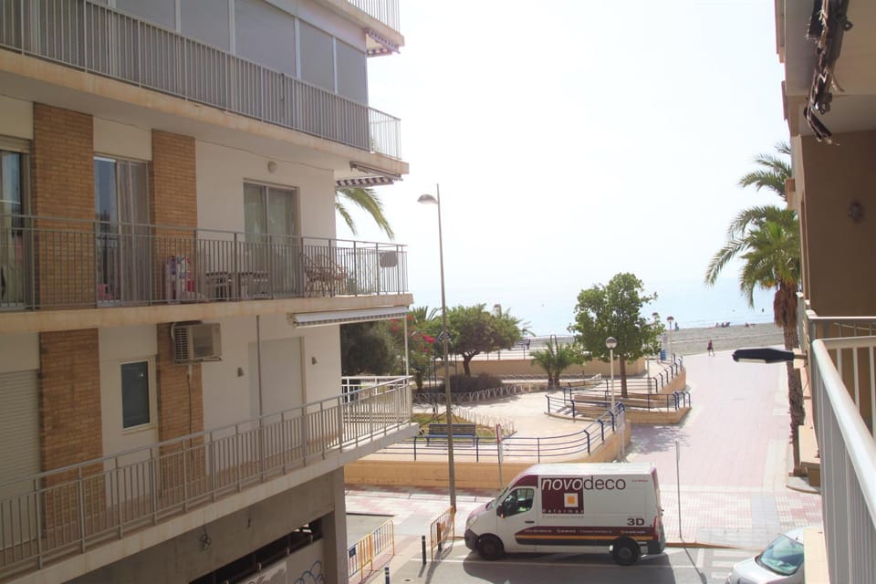 Sea view, Street view