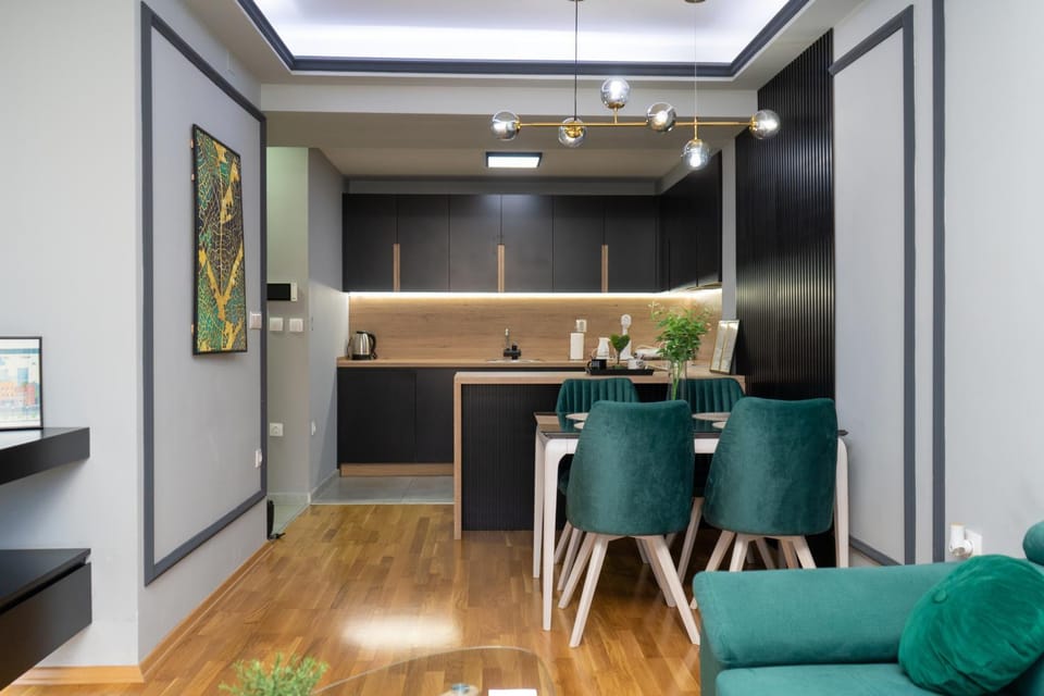 Kitchen or kitchenette, Living room, Seating area, Dining area, oven