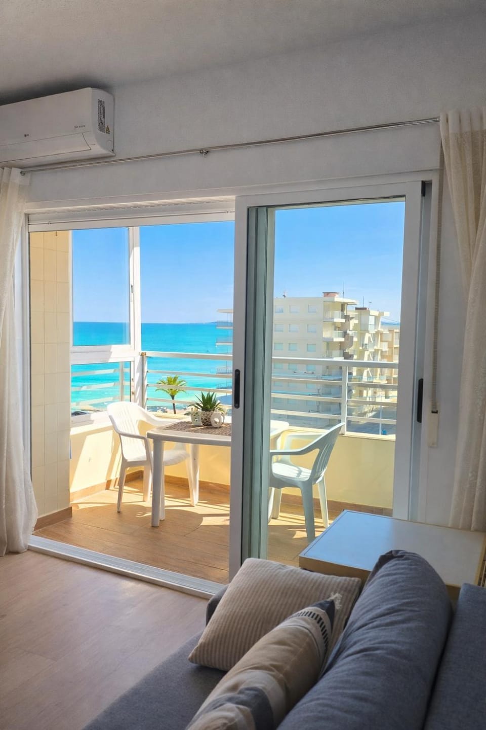 Living room, Sea view