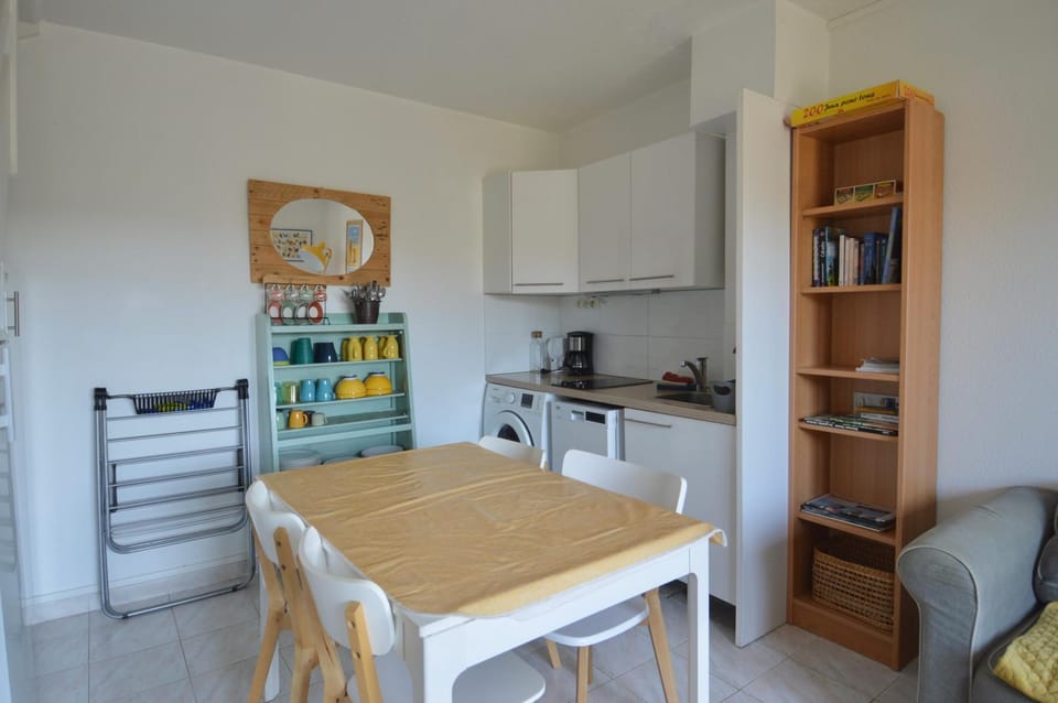 Triplex avec jardinet - wifi - à 400m de la plage House in Courseulles-sur-Mer