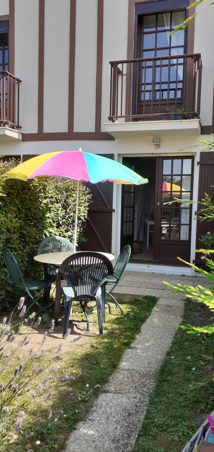 Patio, Facade/entrance, Garden