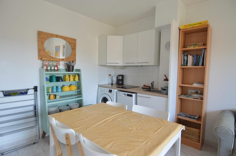 Triplex avec jardinet - wifi - à 400m de la plage House in Courseulles-sur-Mer