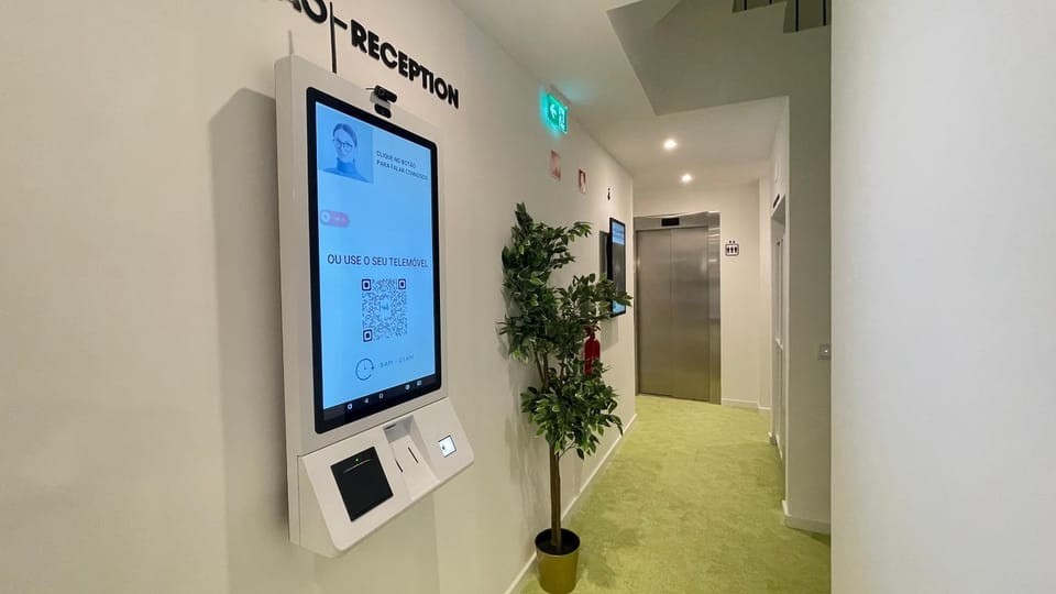 Lobby or reception, elevator