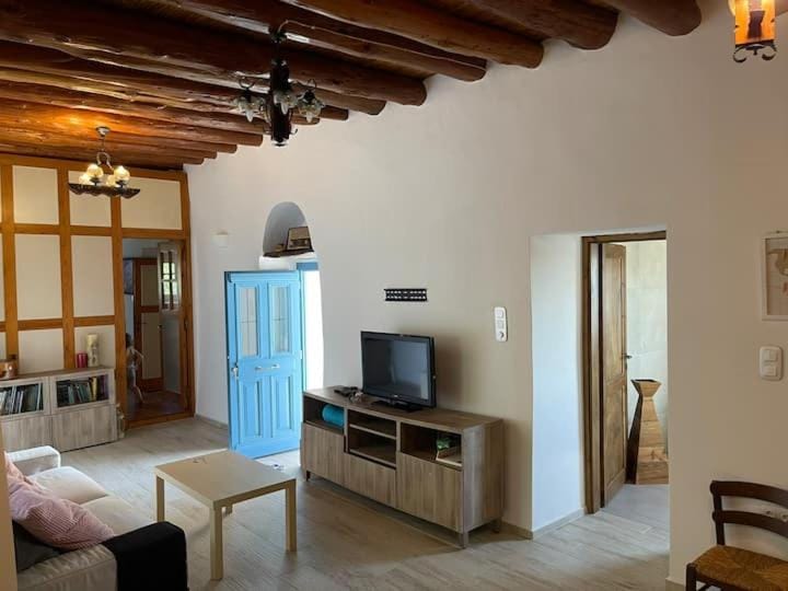 Alice's house House in Decentralized Administration of the Aegean
