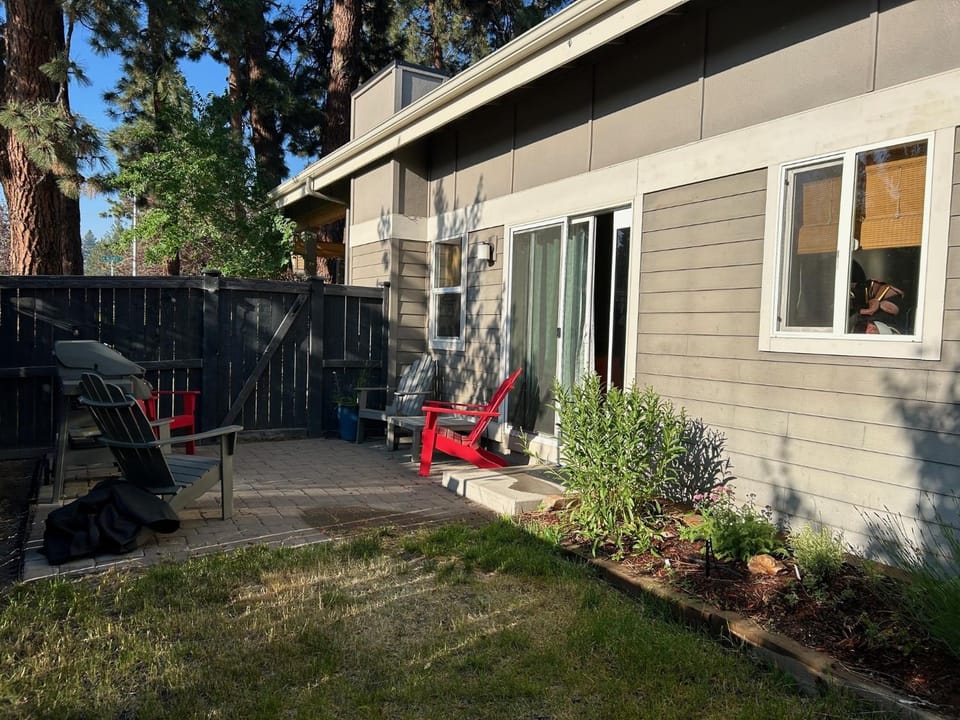 Dwell 30 Days Minimum home House in Bend