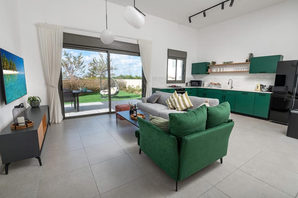 Garden, Living room