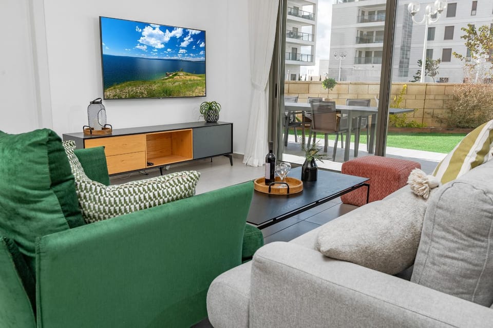 Garden, TV and multimedia, Living room