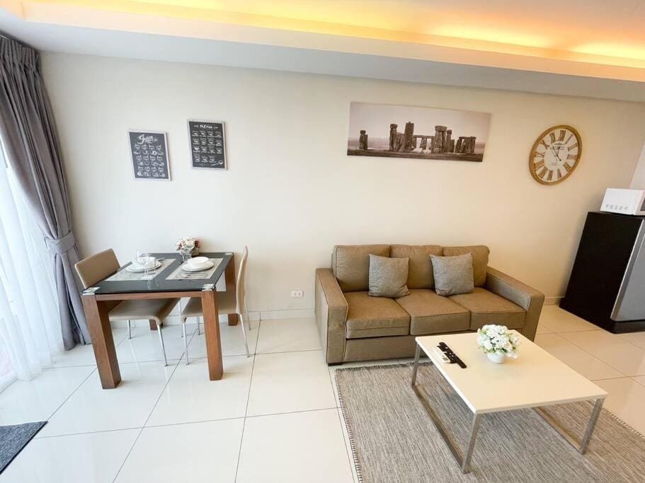 Living room, Seating area, Dining area