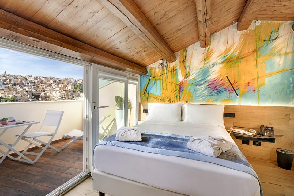Bird's eye view, Balcony/Terrace, Photo of the whole room, Floor plan, City view, Breakfast, Dinner, locker, room service, safe, soundproof, sunbed, air conditioner