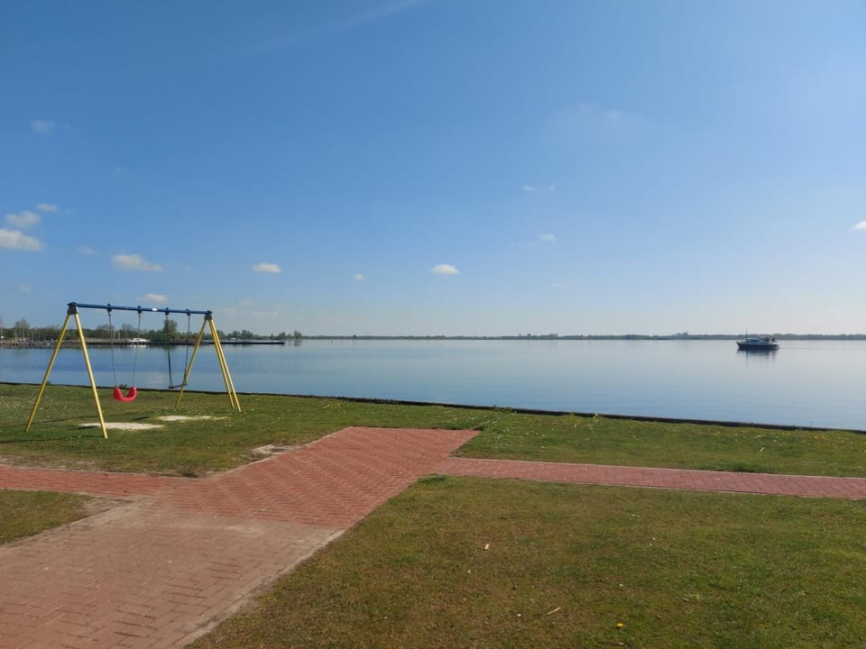 Day, Lake view