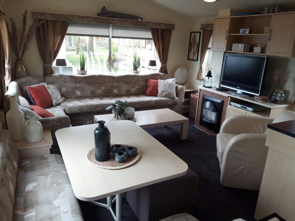 Living room, Seating area, air conditioner