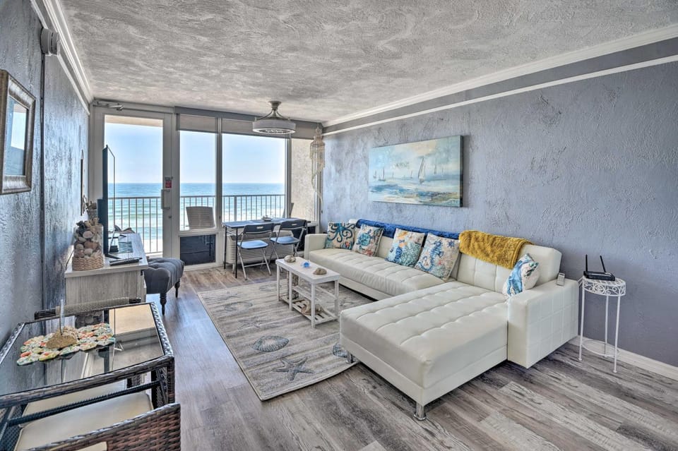 Walk to Ocean: Bright Daytona Beach Condo! House in Daytona Beach Shores