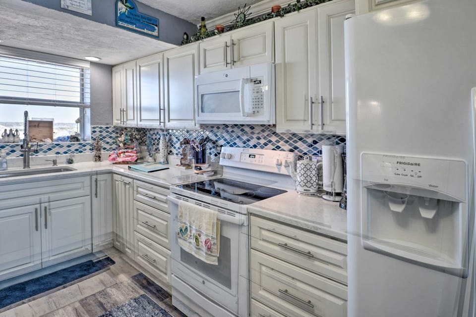 Walk to Ocean: Bright Daytona Beach Condo! House in Daytona Beach Shores