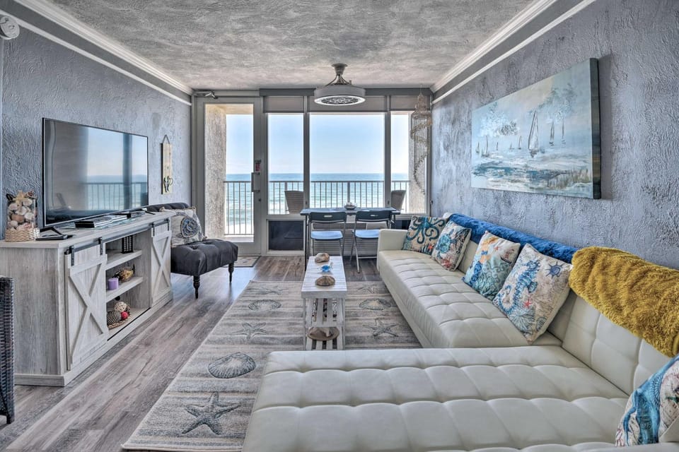 Walk to Ocean: Bright Daytona Beach Condo! House in Daytona Beach Shores