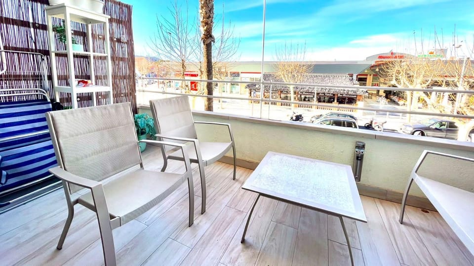 Day, View (from property/room), Balcony/Terrace, Balcony/Terrace, City view, Street view, internet, internet, internet