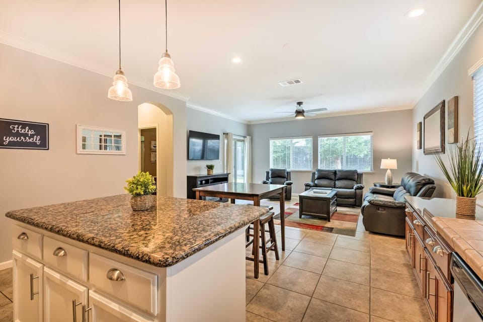Family-Friendly Lincoln Home: 8 Mi to Casino! House in Sierra Nevada