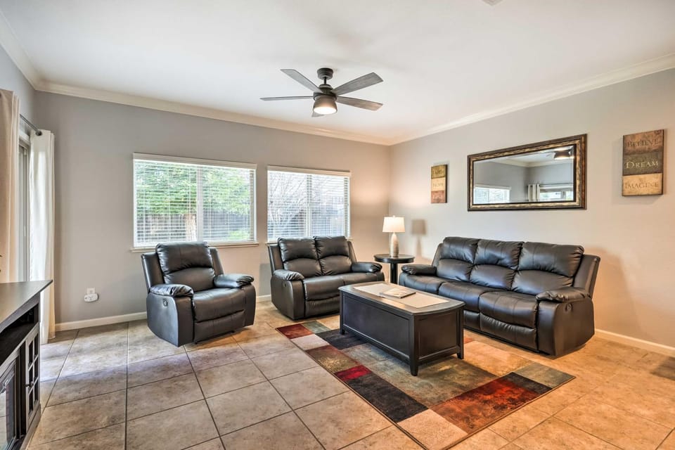 Family-Friendly Lincoln Home: 8 Mi to Casino! House in Sierra Nevada