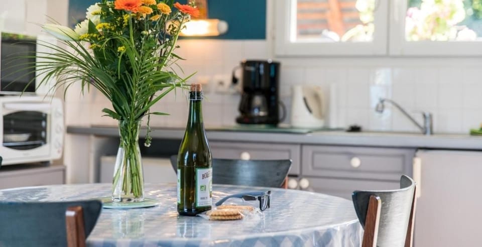 Coffee/tea facilities, Kitchen or kitchenette, Dining area, pet friendly, stove, toaster