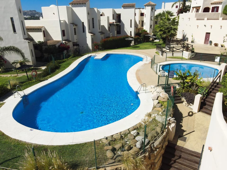 Pool view, Pool view, Swimming pool, sunbed
