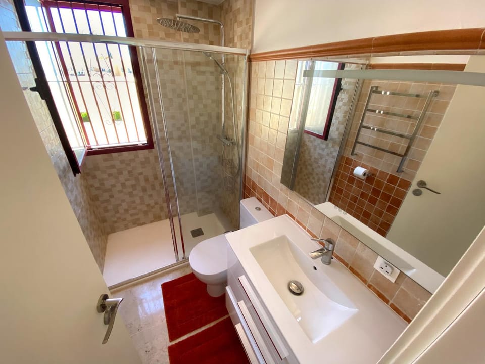 Shower, Toilet, Bathroom