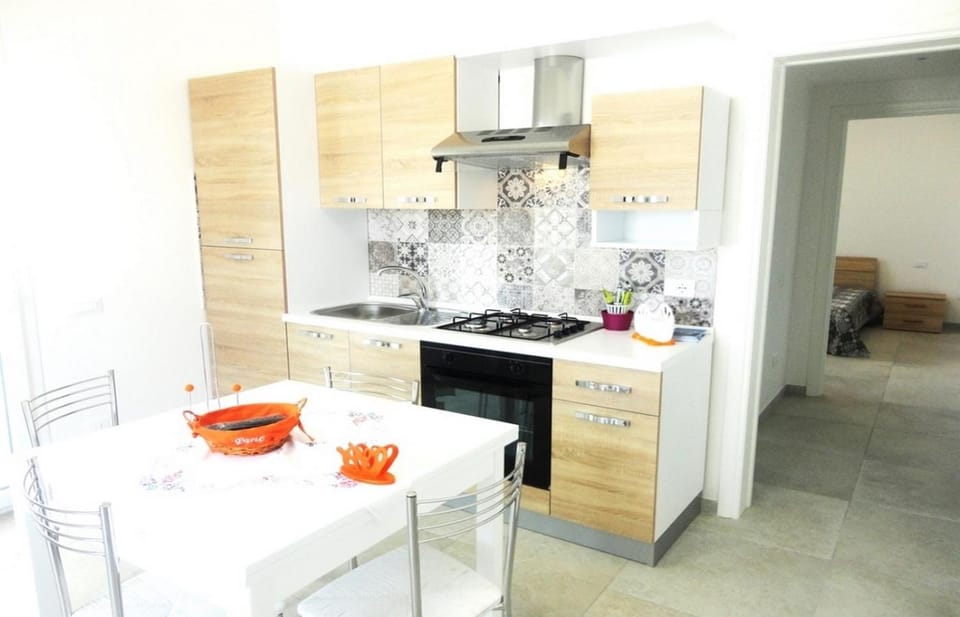Kitchen or kitchenette, pet friendly, stove