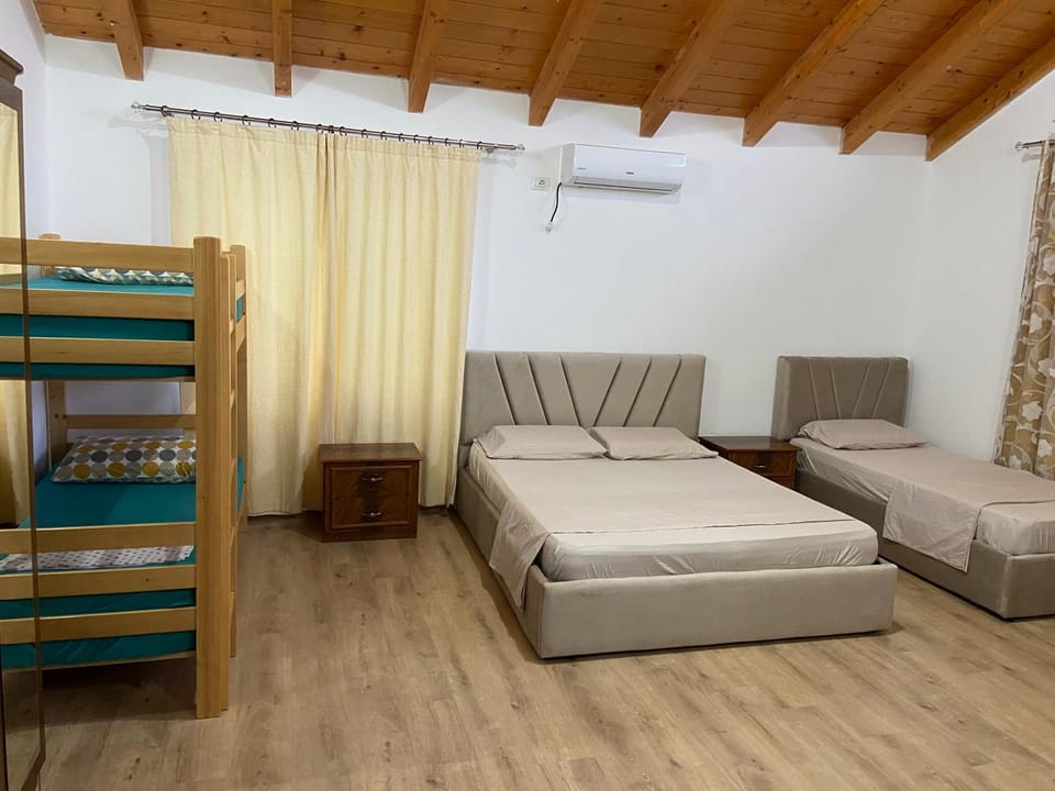 Bedroom, bunk bed, air conditioner