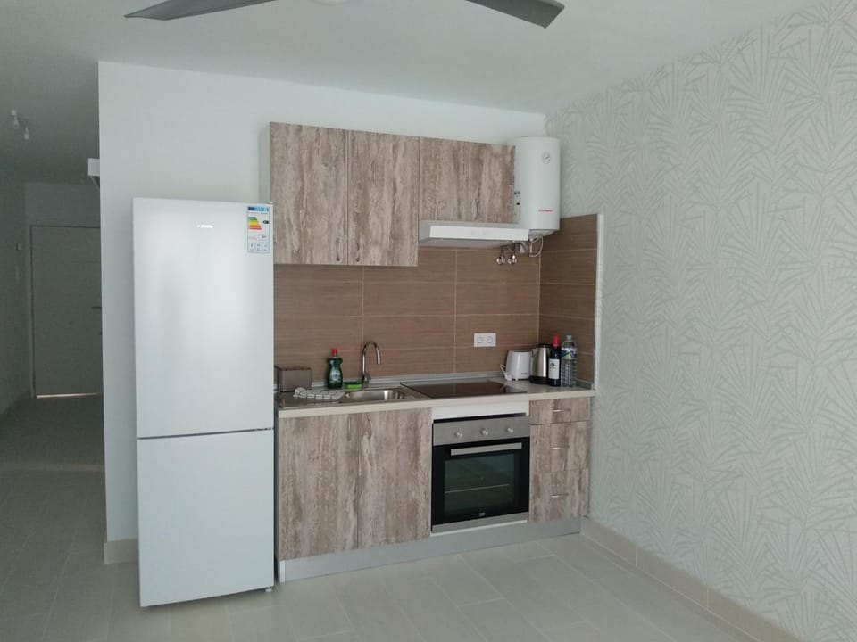 Kitchen or kitchenette, oven, pet friendly, stove