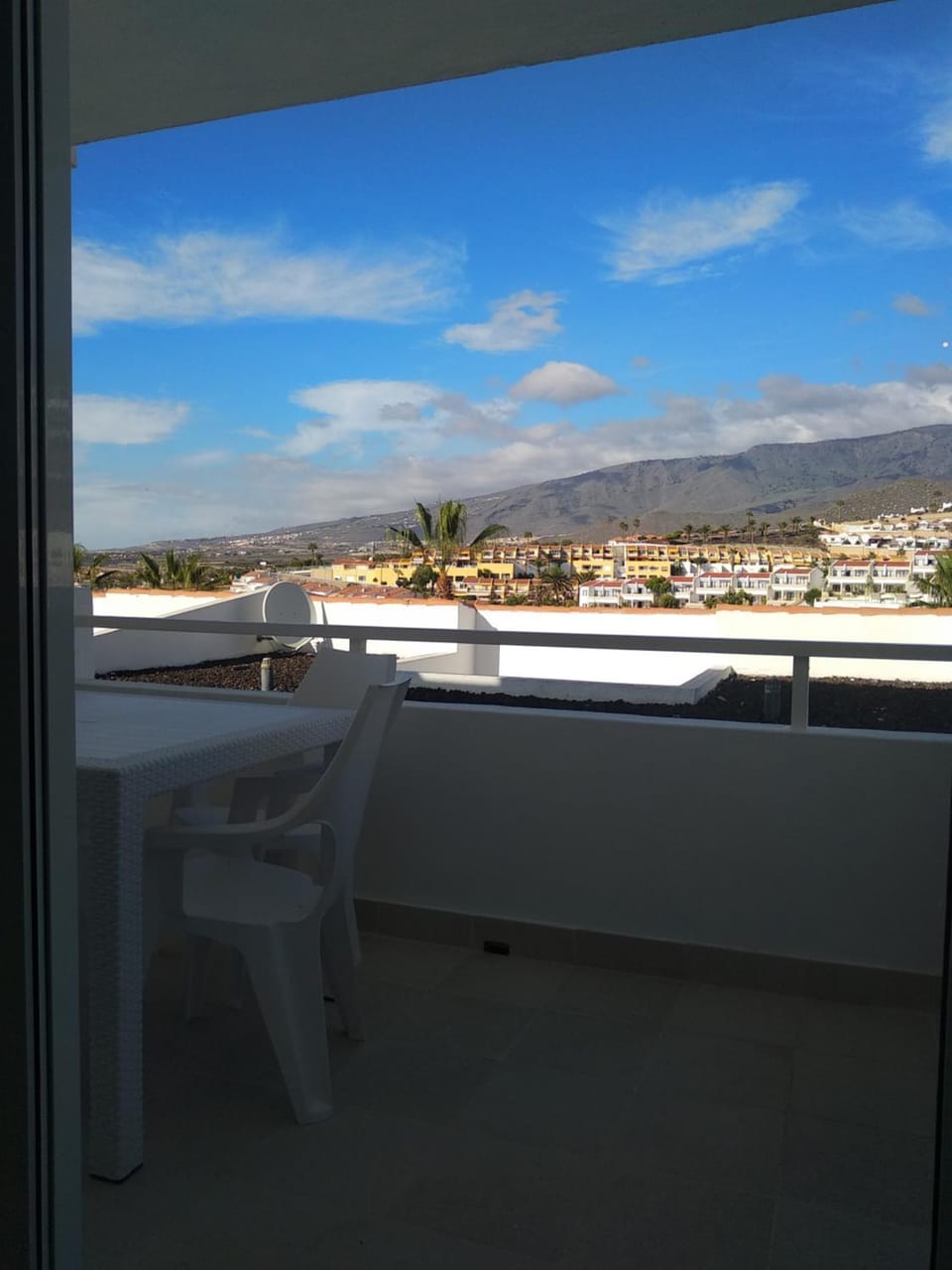 View (from property/room), Balcony/Terrace, Dining area, Mountain view