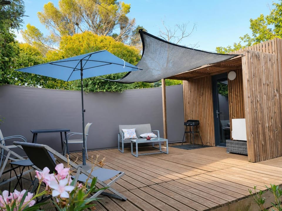 Joli studio climatisé avec jacuzzi privé et entrée indépendante Apartment in Saint-Raphael