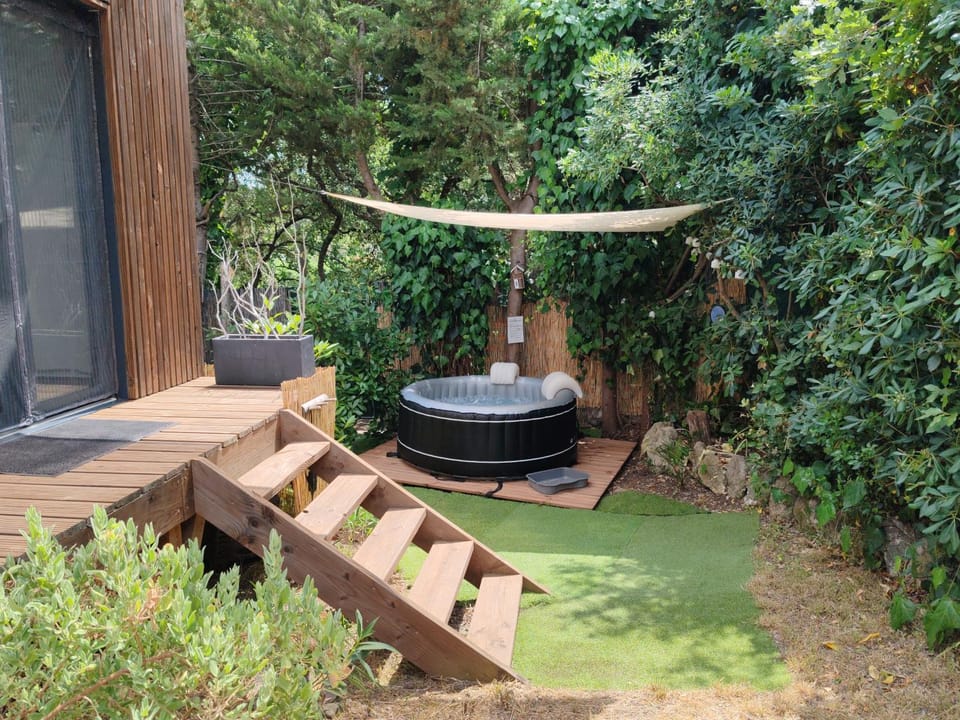 Joli studio climatisé avec jacuzzi privé et entrée indépendante Apartment in Saint-Raphael