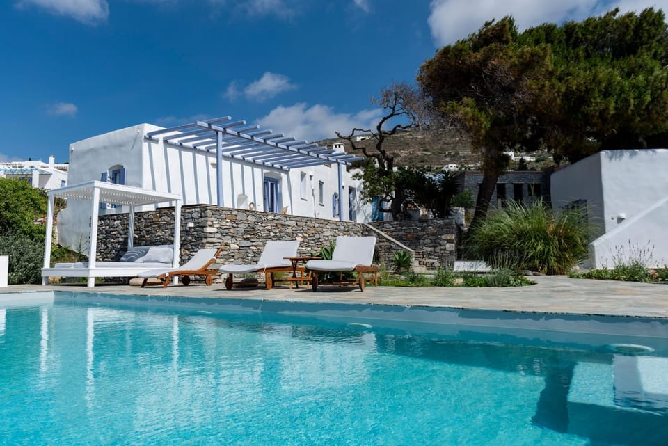 Property building, Pool view, Swimming pool, sunbed