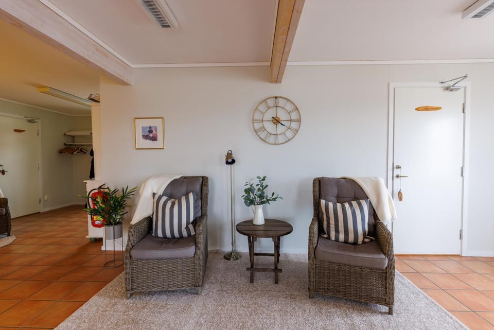 Property building, Seating area