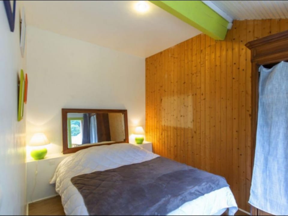 Maison au centre du village, cour privative, au calme, Wi-Fi, cheminée, idéale pour familles. - FR-1-401-234 House in Cauterets