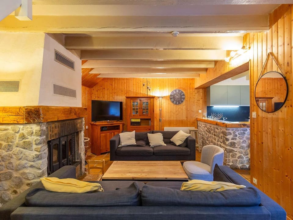 Maison au centre du village, cour privative, au calme, Wi-Fi, cheminée, idéale pour familles. - FR-1-401-234 House in Cauterets