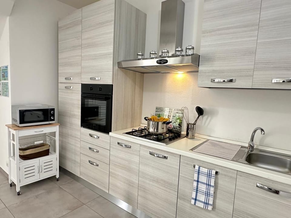 Dining area, internet, microwave, oven, stove, washing machine, air conditioner