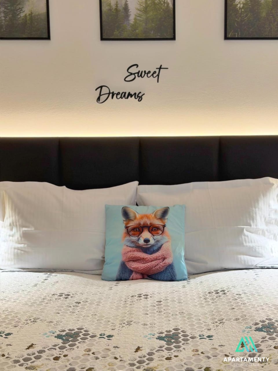 Bed, Photo of the whole room, Decorative detail, Seating area, Bedroom, Text overlay, Guests, Guests, group of guests, group of guests, Family, Family, Facility for disabled guests, heating, internet, soundproof, towels, air conditioner