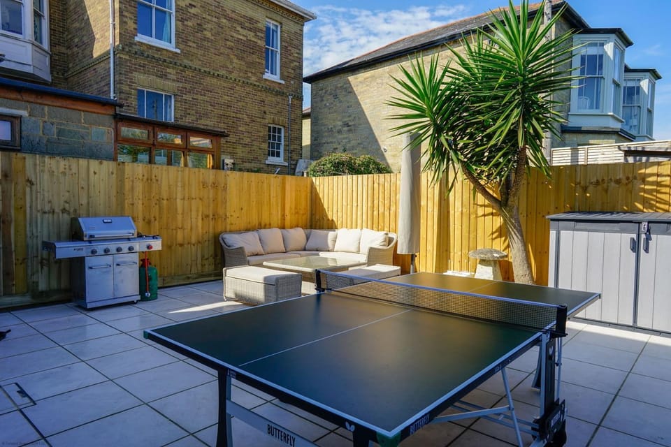 Property building, Garden, Table tennis, Balcony/Terrace