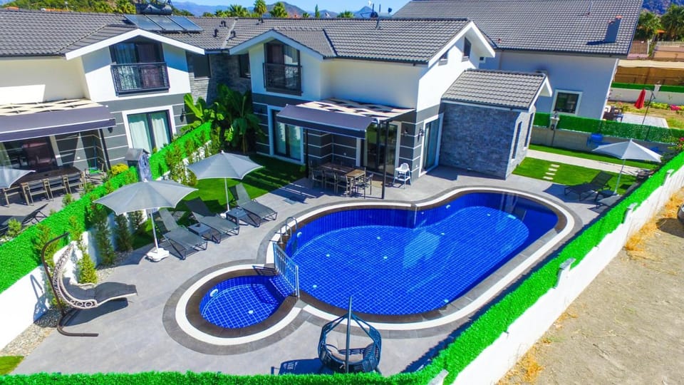 Property building, Pool view, Swimming pool
