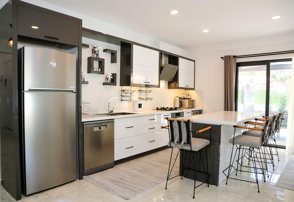 Kitchen or kitchenette, Communal kitchen