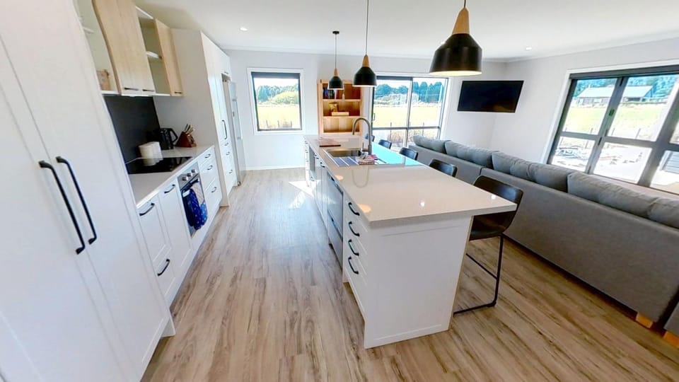 TV and multimedia, View (from property/room), Kitchen or kitchenette, Living room, Seating area