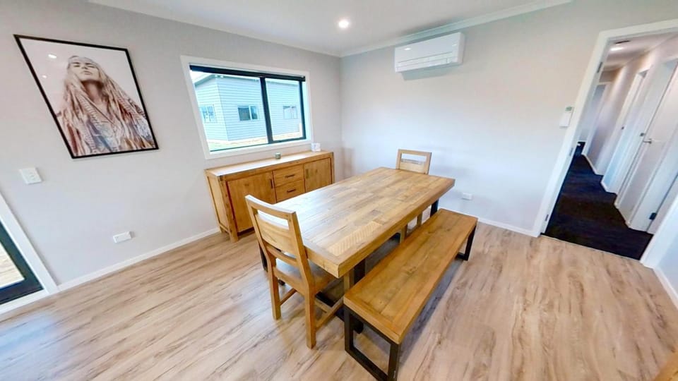 Seating area, Dining area, air conditioner