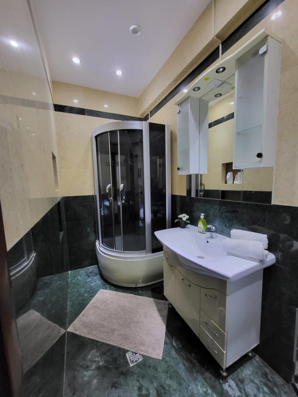 Mega Mall Arena Nationala Monza Ap Apartment in Bucharest